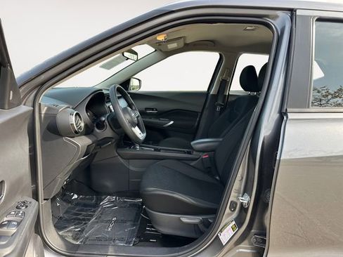 Used 2023 Nissan Kicks SV FWD image 9