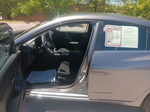 Used 2025 Nissan Sentra SV w/ All-Weather Package FWD image 10