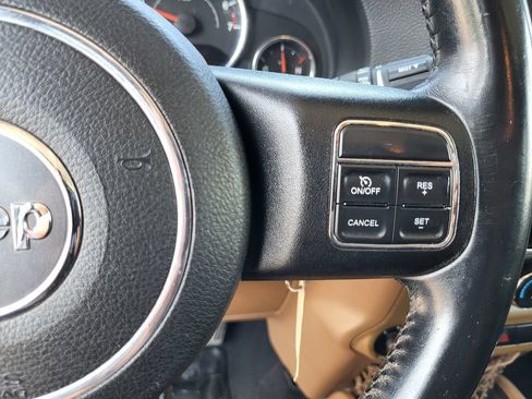 Used 2014 Jeep Wrangler Unlimited Sahara w/ Dual Top Group AWD/4WD image 33