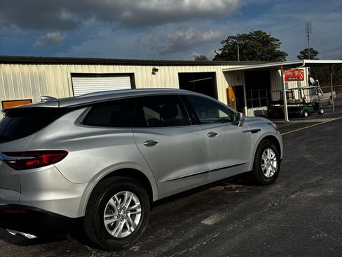 Used 2020 Buick Enclave Essence w/ Sound and Sites Package image 5