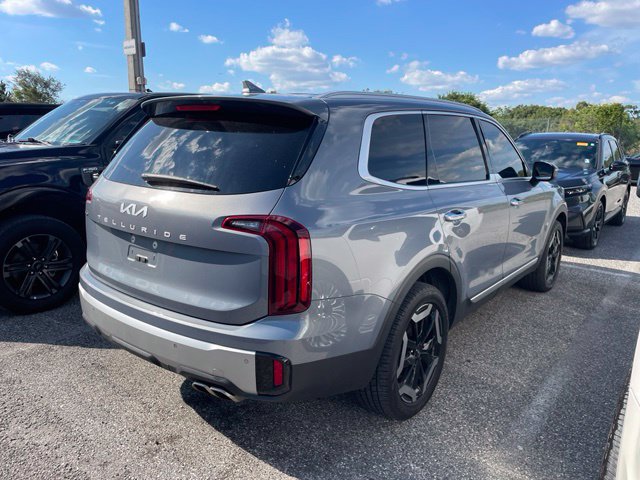 Used 2023 Kia Telluride S FWD image 3