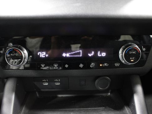 Used 2025 Mitsubishi Outlander SE AWD/4WD image 16