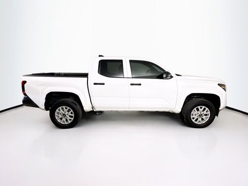Used 2025 Toyota Tacoma SR image 2
