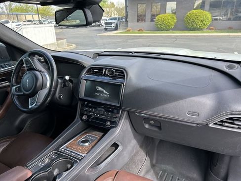 Used 2017 Jaguar F-PACE S AWD/4WD image 15