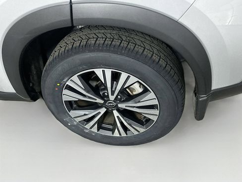 Used 2023 Nissan Rogue SV image 11