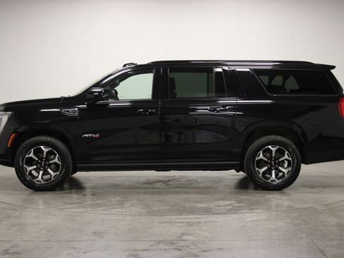 Used 2025 GMC Yukon XL AT4 w/ AT4 Premium Package AWD/4WD image 5
