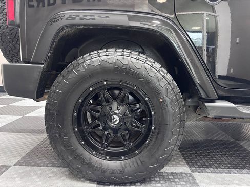 Used 2013 Jeep Wrangler Unlimited Sahara w/ Dual Top Group AWD/4WD image 7