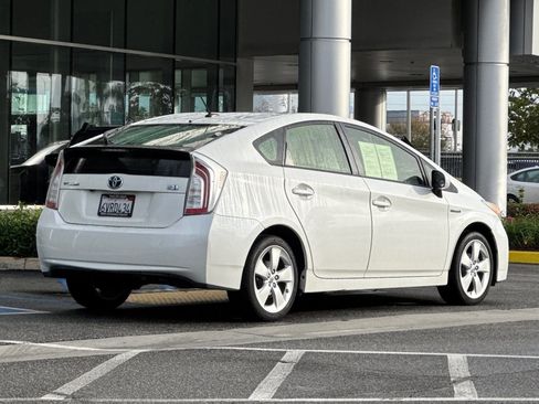 Used 2012 Toyota Prius Five image 4