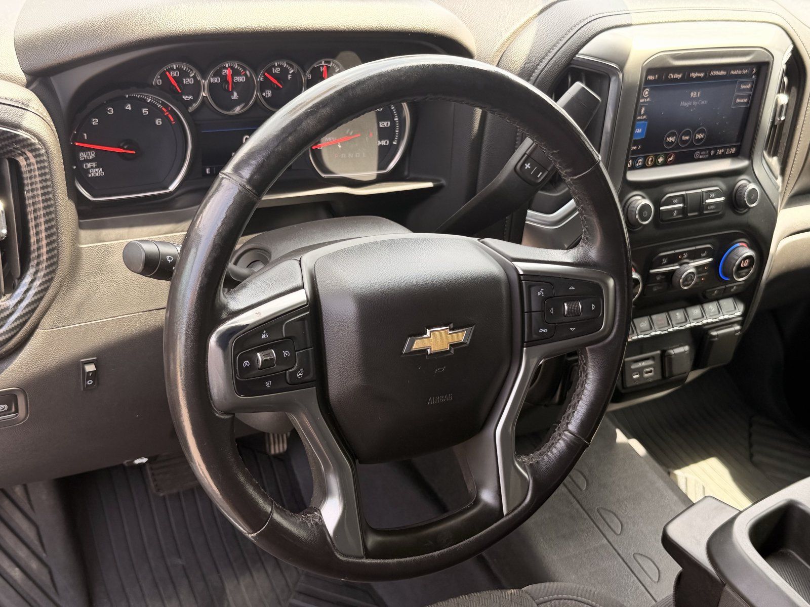 Used 2022 Chevrolet Silverado 1500 LT AWD/4WD image 17