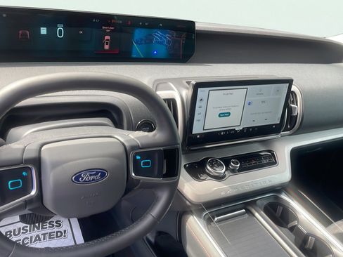 Used 2025 Ford Expedition Active AWD/4WD image 21