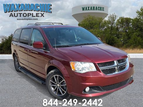 Used 2017 Dodge Grand Caravan SXT image 1