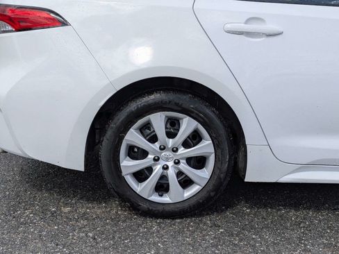 Used 2025 Toyota Corolla LE FWD image 11
