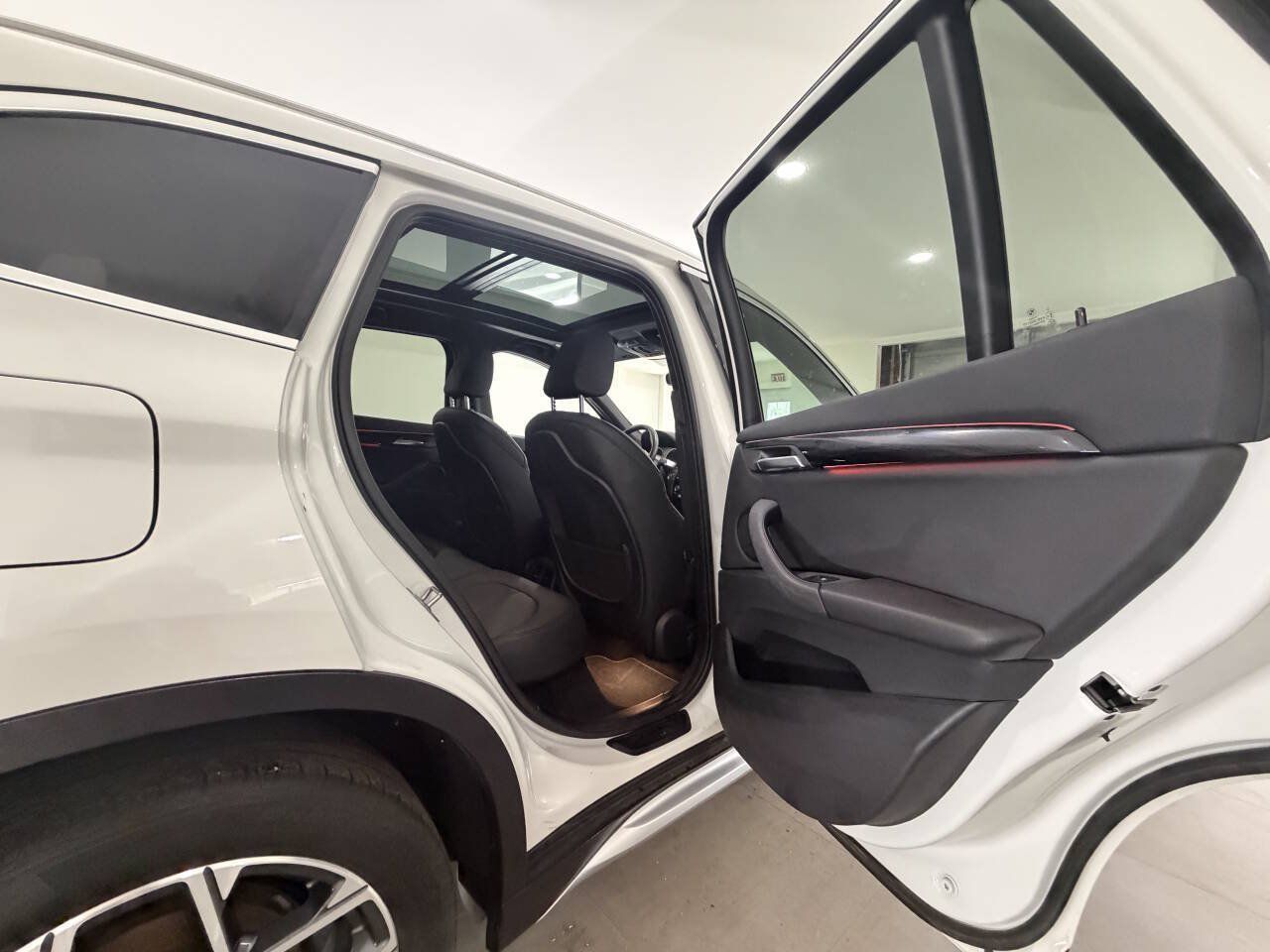 Used 2020 BMW X1 xDrive28i w/ Convenience Package AWD/4WD image 19