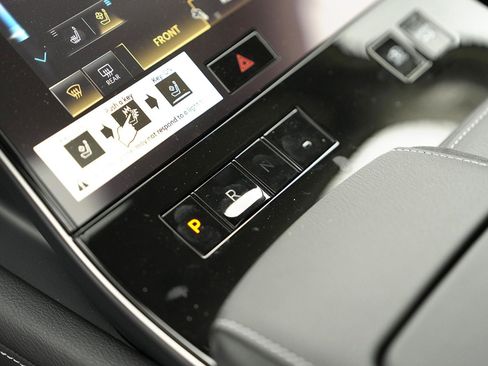 New 2025 INFINITI QX80 Sensory image 17