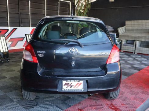 Used 2007 Toyota Yaris 2-Door Hatchback image 6