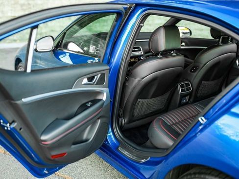 Used 2024 Genesis G70 2.5T w/ Sport Prestige Package image 19