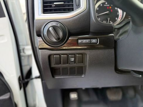 Used 2018 Nissan Titan SV AWD/4WD image 27