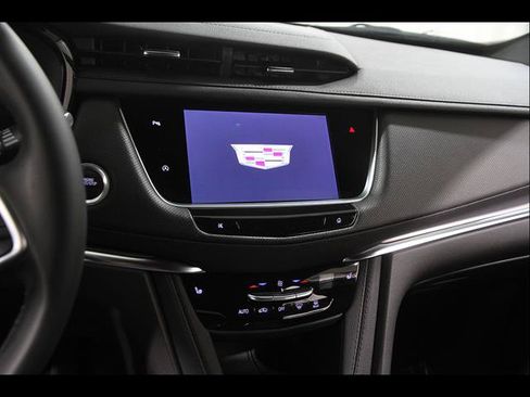 Certified 2025 Cadillac XT5 Luxury w/ LPO, Floor Liner Package AWD/4WD image 9