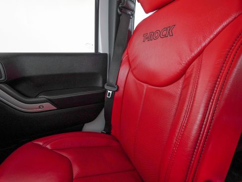 Used 2015 Jeep Wrangler Unlimited Rubicon image 17