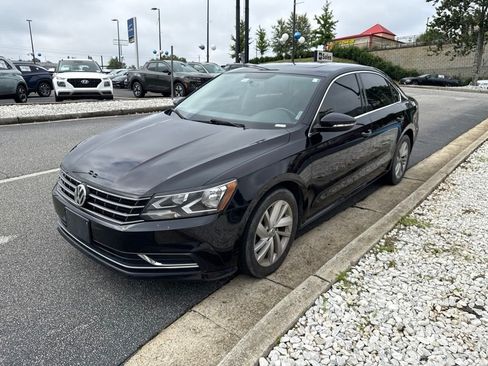 Used 2018 Volkswagen Passat 2.0T SE FWD image 1