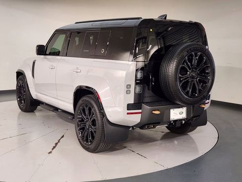 Used 2026 Land Rover Defender 110 OCTA image 6