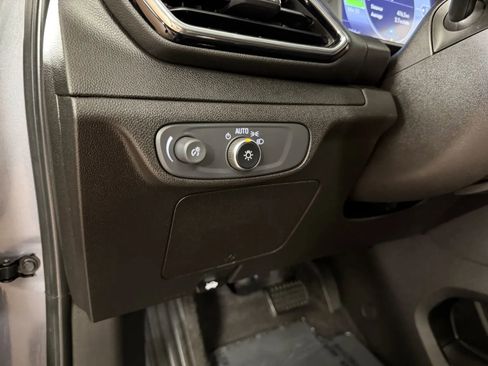 Used 2022 Chevrolet Bolt EUV LT w/ Comfort Package FWD image 17