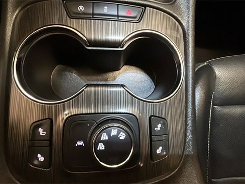 Used 2023 GMC Acadia SLT image 27