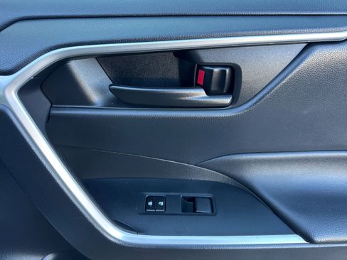 Used 2022 Toyota RAV4 LE image 18