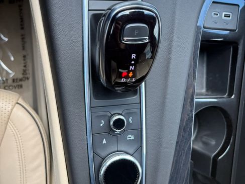Used 2021 Cadillac Escalade Premium Luxury AWD/4WD image 19