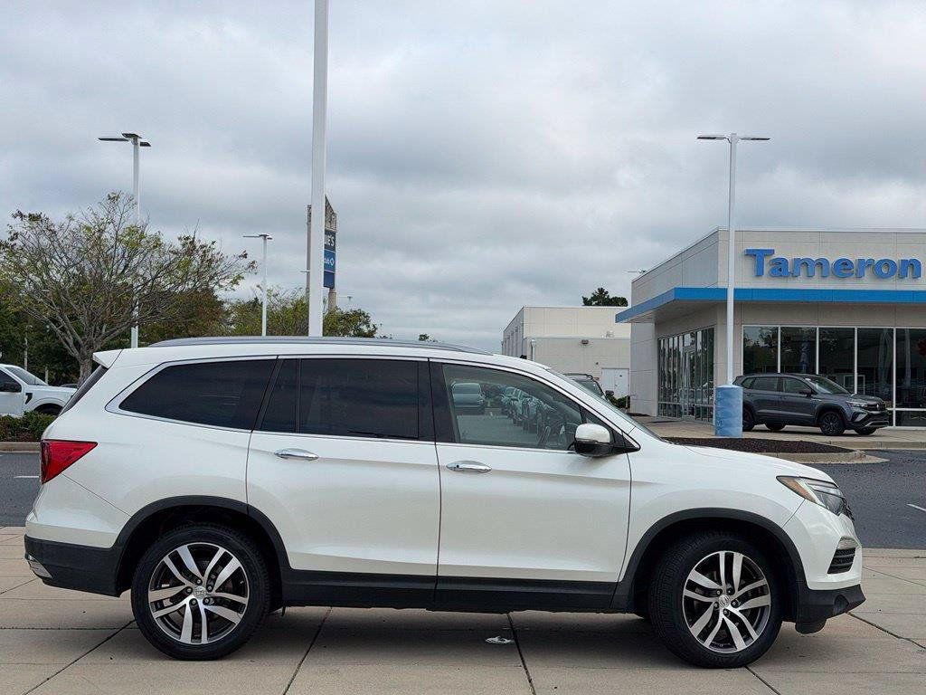 Used 2017 Honda Pilot Elite image 4