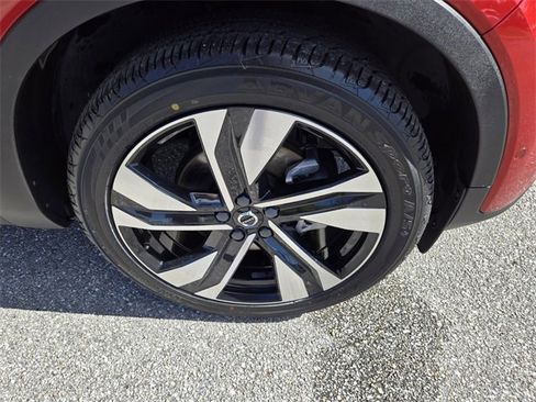 Certified 2023 Volvo XC40 B5 Plus w/ Protection Package Premier image 22