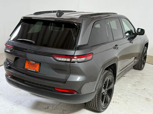 New 2025 Jeep Grand Cherokee Altitude image 7