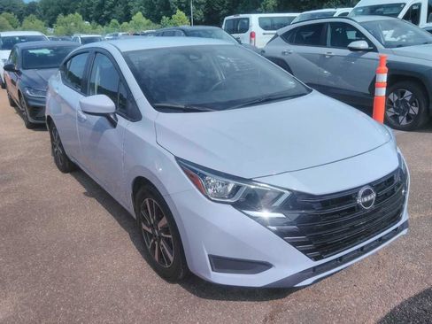Used 2024 Nissan Versa SV FWD image 4