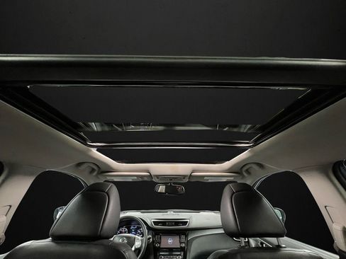 Used 2016 Nissan Rogue SL w/ SL Premium Package image 18