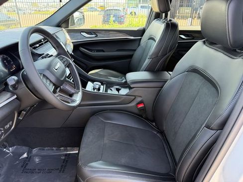 New 2026 Jeep Grand Cherokee 4WD image 12