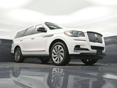 Used 2023 Lincoln Navigator Reserve AWD/4WD image 44