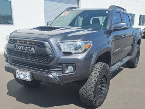 Used 2019 Toyota Tacoma TRD Sport w/ Technology Package RWD image 4