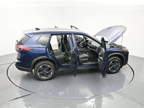 Used 2024 Nissan Rogue SV AWD/4WD image 27