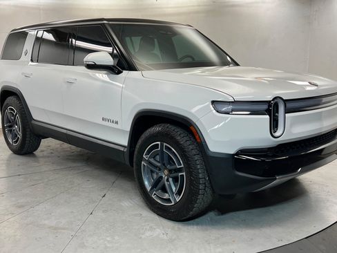 Used 2025 Rivian R1S Adventure image 8