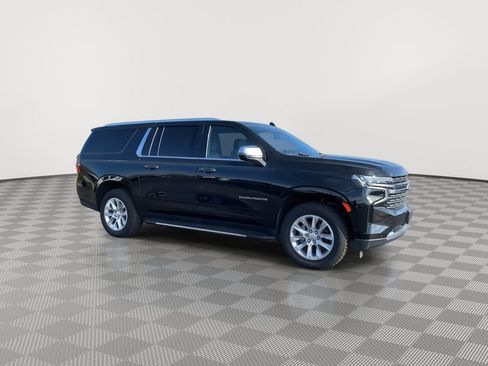 Used 2024 Chevrolet Suburban Premier image 2
