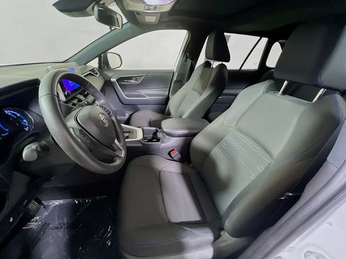 Certified 2024 Toyota RAV4 SE w/ Convenience Package AWD/4WD image 19