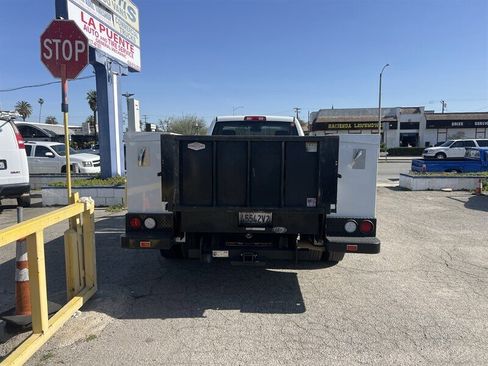 Used 2018 RAM 3500 Tradesman w/ Chrome Appearance Group RWD image 3
