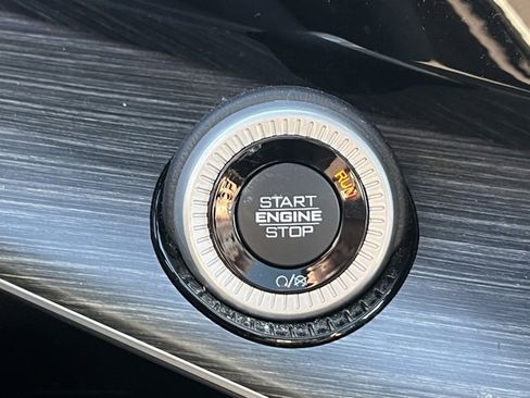 Used 2023 Jeep Wagoneer L Series III w/ Premium Group I image 23