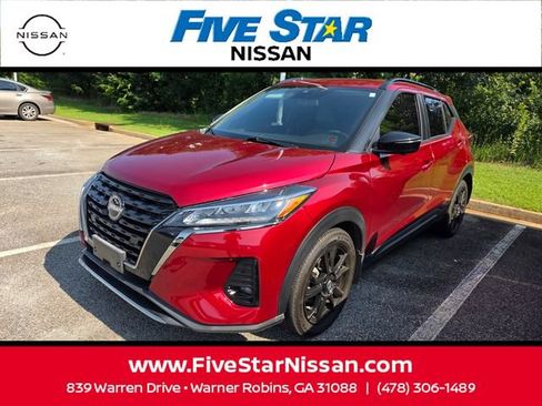 Used 2023 Nissan Kicks SR w/ SR Premium Package FWD image 3