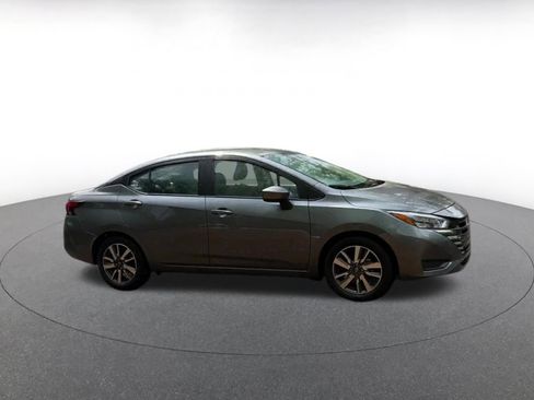 Used 2025 Nissan Versa SV image 2