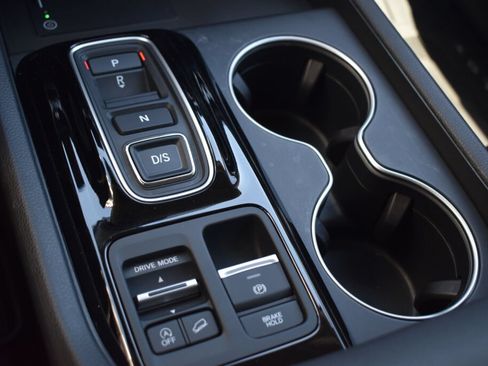Used 2025 Honda Pilot Elite image 14