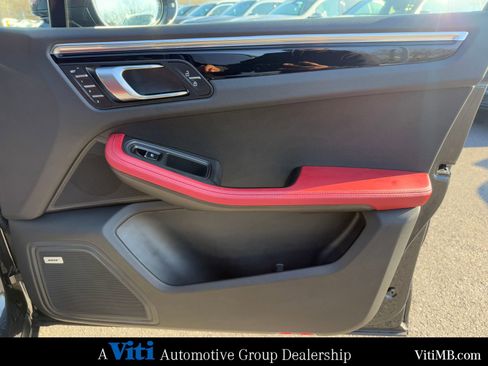 Used 2024 Porsche Macan S image 28