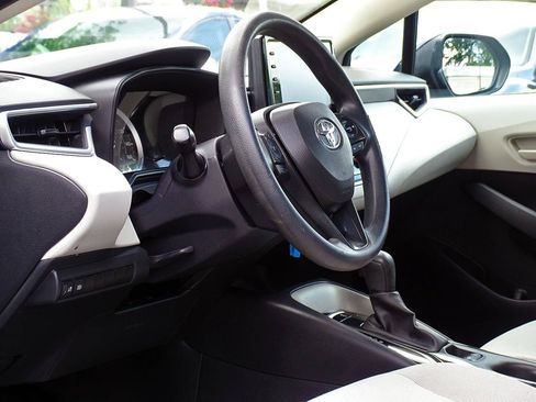 Used 2022 Toyota Corolla LE FWD image 19