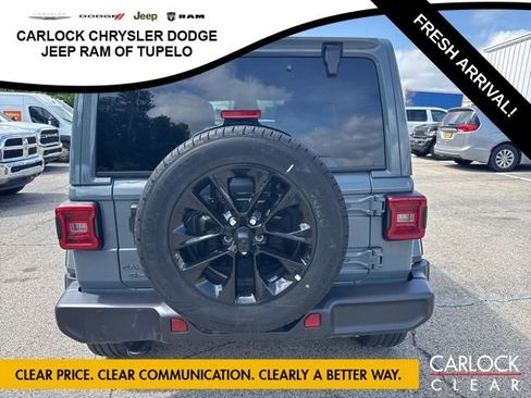 Used 2025 Jeep Wrangler Unlimited Sahara AWD/4WD image 8