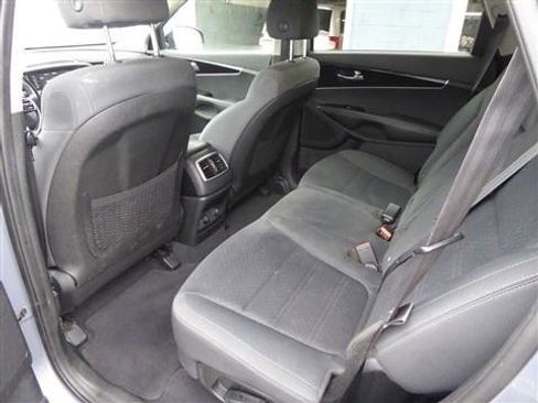 Used 2020 Kia Sorento LX w/ LX I4 Convenience Package FWD image 16